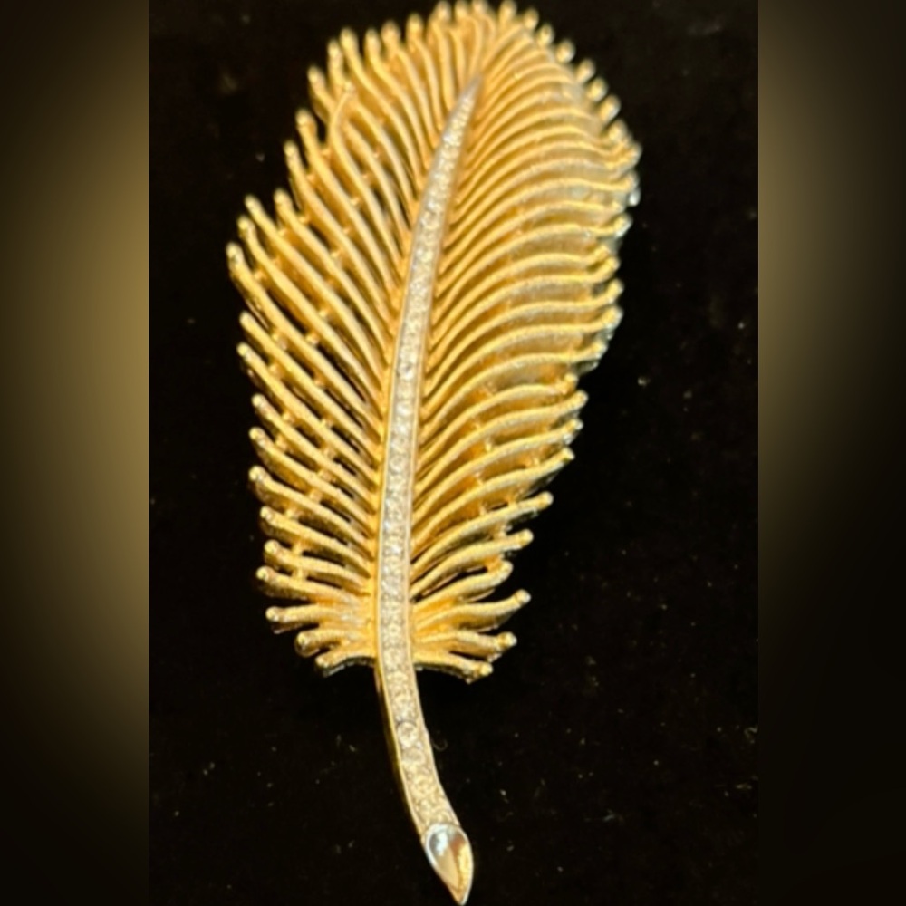 Vintage Crown Trifari Stamped Gold Tone and Rhinestone Feather Brooch